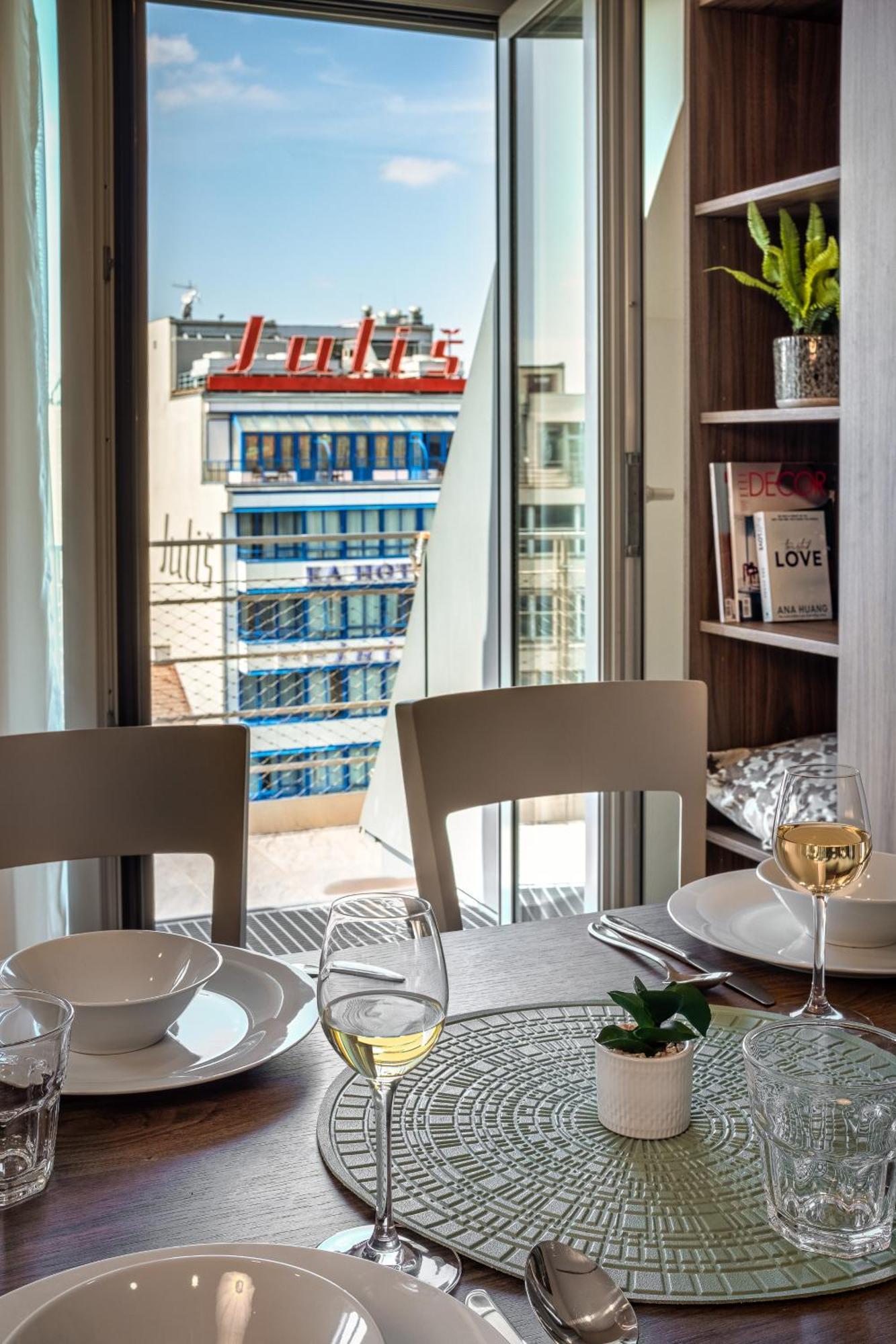 Vn17 Rooftop Suites By Adrez Praga Exterior foto